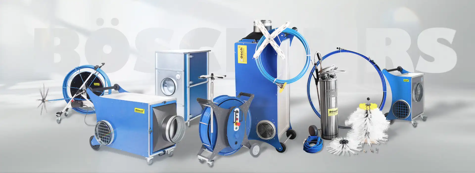 diverse blaue Putzgeräte