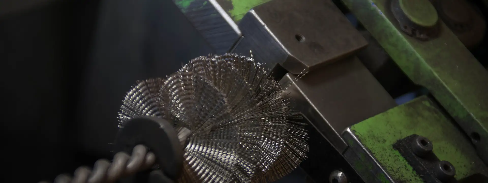 Stahlbürste, um Dreck zu entfernen